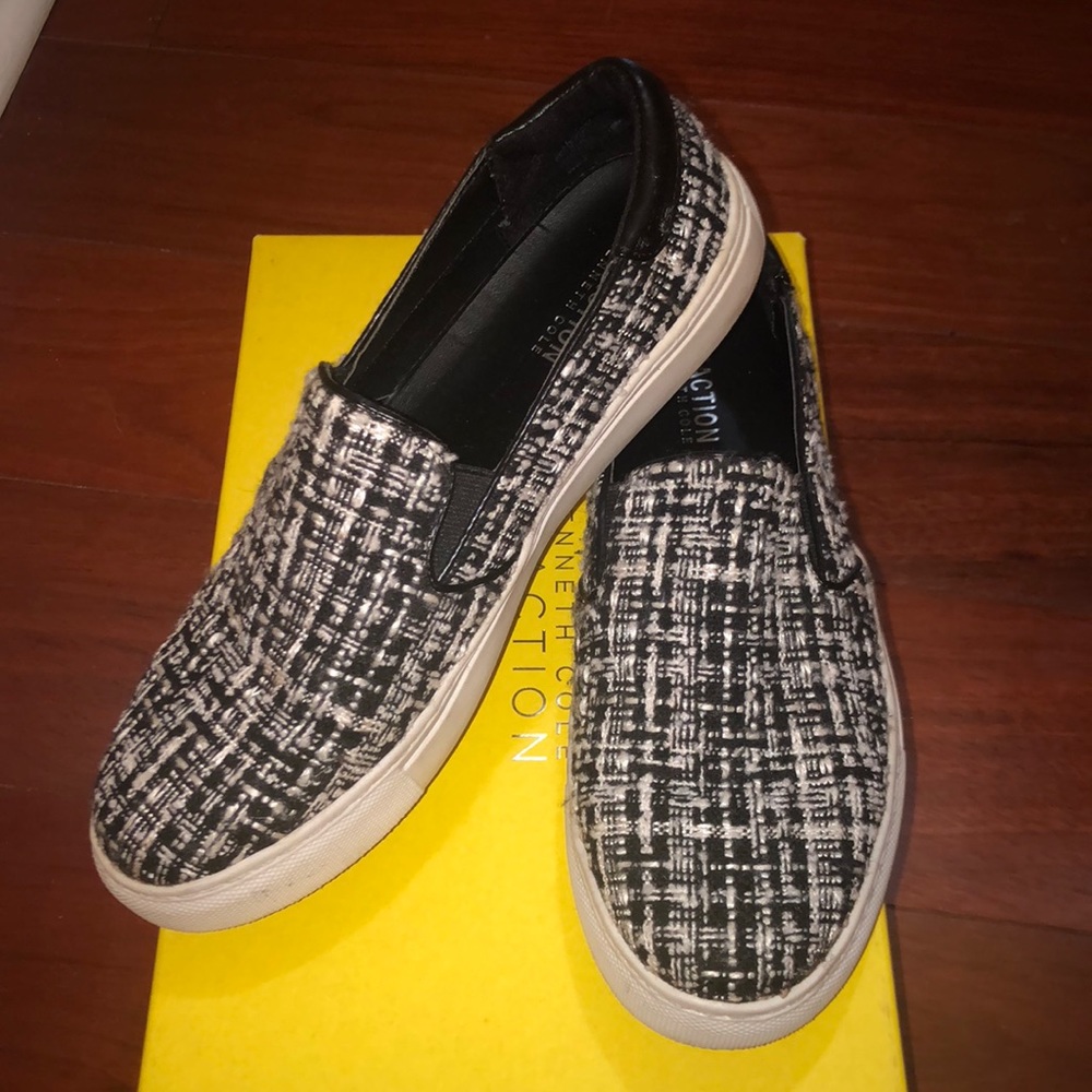 Kenneth Cole slip on black and white sneakers